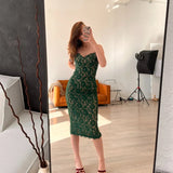 Robe mi-longue en dentelle à décolleté en cœur