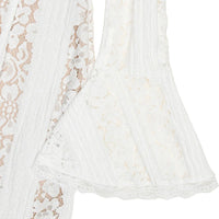 Mini robe moulante en dentelle à épaules dénudées