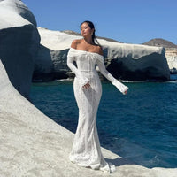 Robe longue moulante en dentelle à épaules dénudées