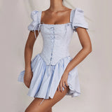 Ensemble mini robe à manches bouffantes avec corset à lacets