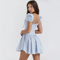 Ensemble mini robe à manches bouffantes avec corset à lacets
