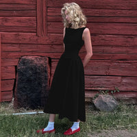 Robe longue plissée, évasée au dos et bas ample