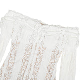 Mini robe moulante en dentelle à épaules dénudées