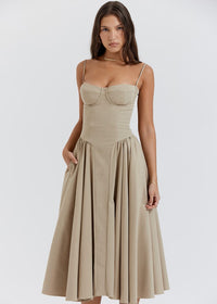 Robe mi-longue plissée à bretelles réglables