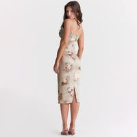 Robe mi-longue en satin à fines bretelles