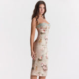 Robe mi-longue en satin à fines bretelles